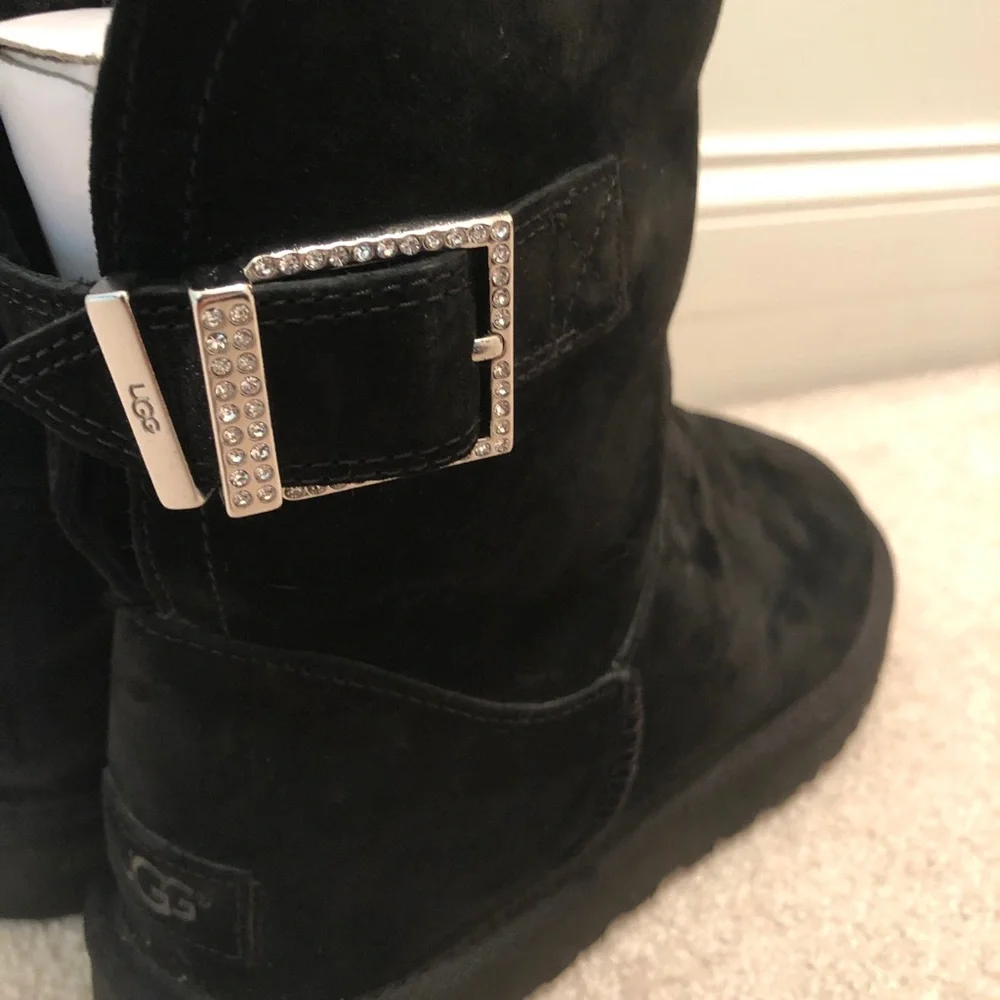 Adorable Ugg boots with bling buckle 🥾 👢 - Picture 6 of 10